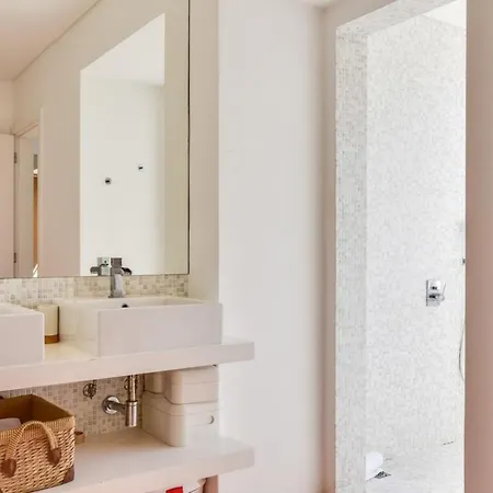 Charming 2 Bedroom At Restelo Apartment *