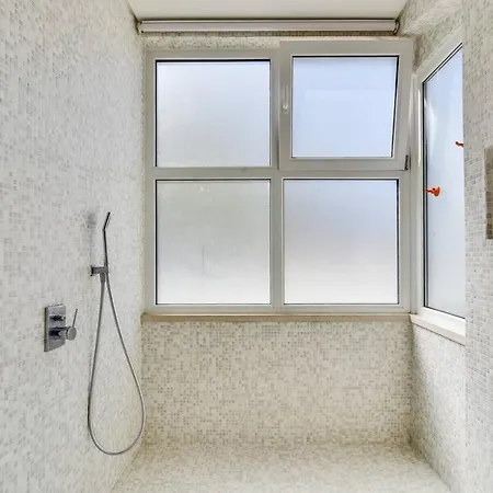 Charming 2 Bedroom At Restelo Apartment Lisbon